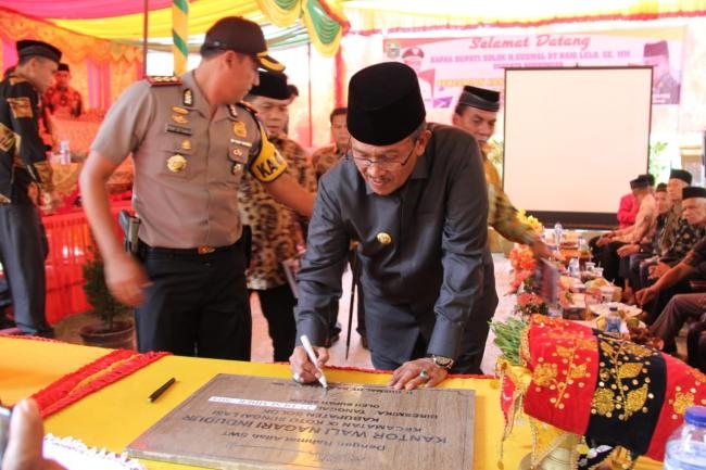 64penanda tanganan prasasti Kantor wn indudur.jpg